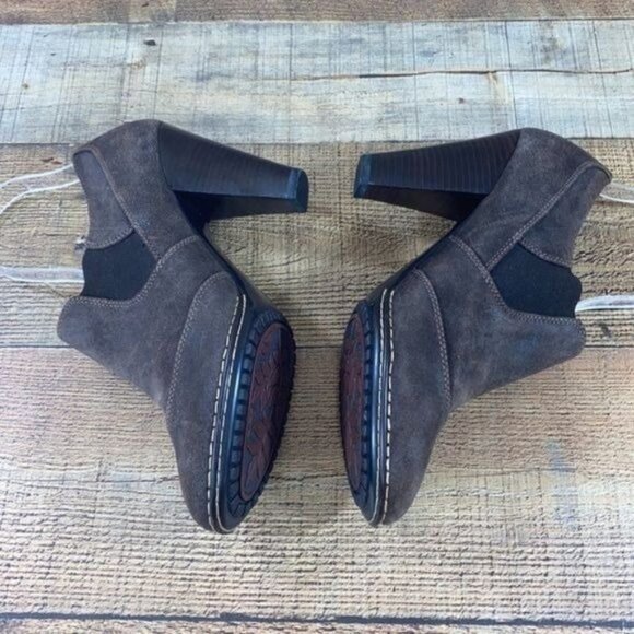 Sofft‎ Brown Suede Leather Chelsea Ankle Booties - Picture 3 of 9